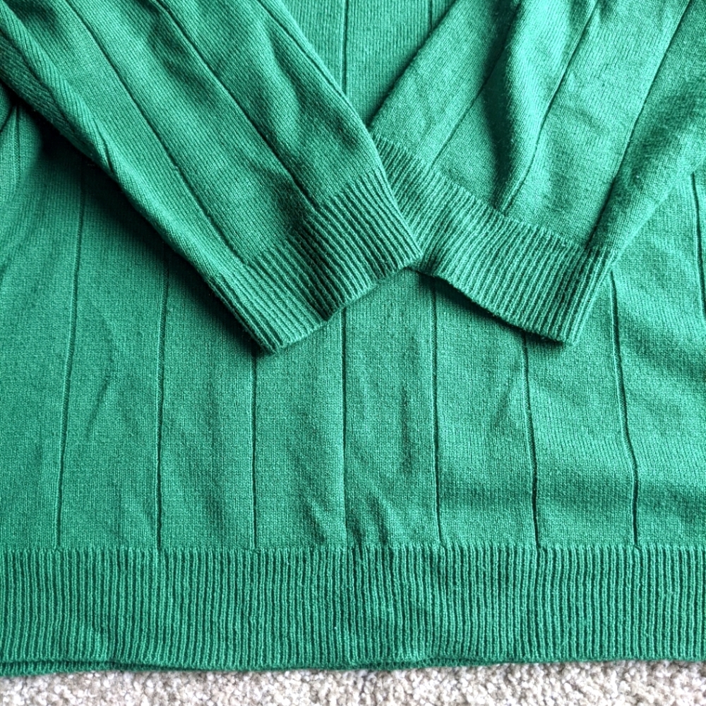 (2/$25) Long sleeve green sweater top v-neck XL - Picture 7 of 12
